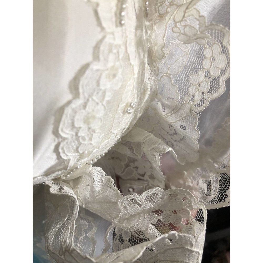 Gorgeous Vintage Wedding Dress With Hat with discoloration on it - Picture 5 of 9